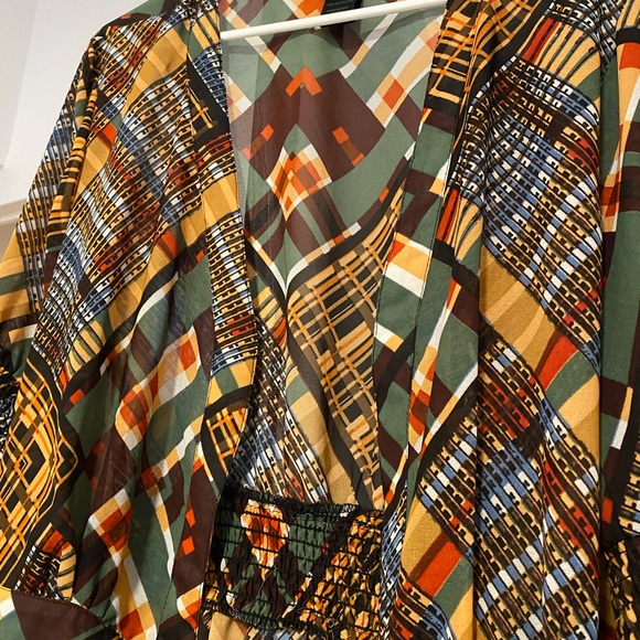 Beautiful duster to jazz out any outfit - Picture 2 of 3